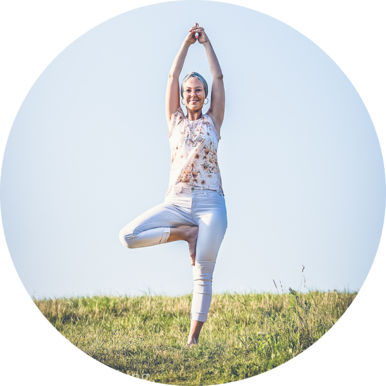 Yogalehrerin Nicole Büsching für Power Vinyasa Flow Yoga