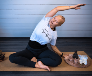 Nicole Büsching zeigt Atmung im Yoga